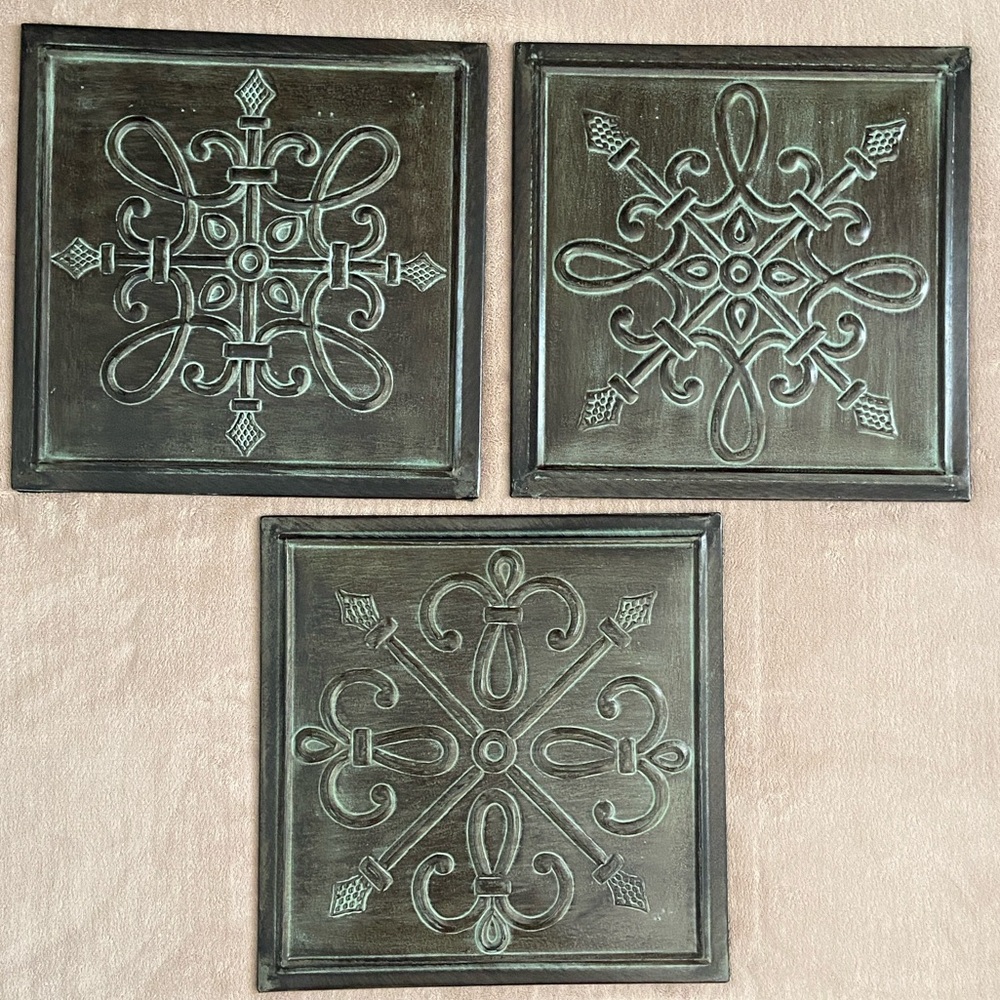 Southern Living Decorative Three-Panel Wall Plaque in Bronze w/ Patina Finish